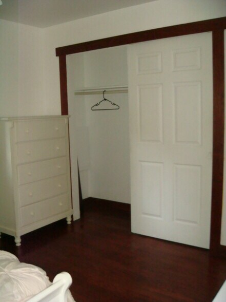 3rd Bedroom Furnished closet dresser - 1841 Pool Rd