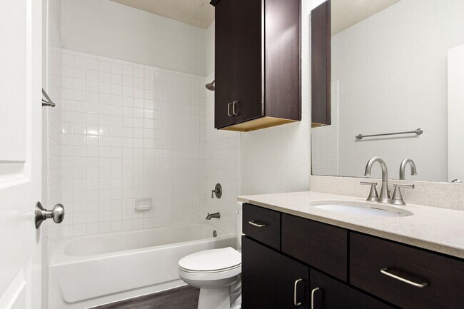 Building Photo - * MOVE IN SUMMER 07/03/2027 * 6 Bed 4 Bath Home, Walk to TCU Light Housekeeping Included