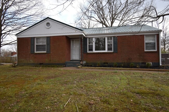 Building Photo - 3 Bedroom Home For Rent Near Madison Street!