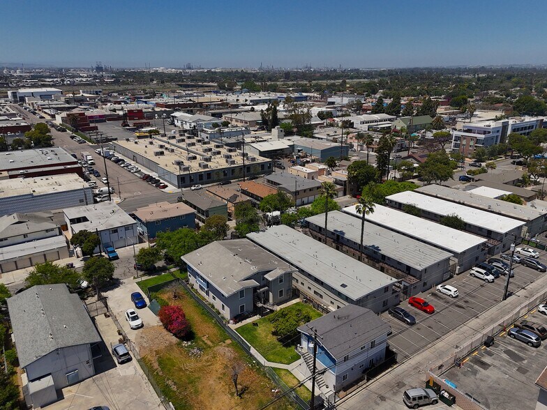 Building Photo - 1530 Henderson Ave