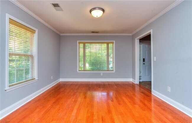 Building Photo - 831 Tanner Dr