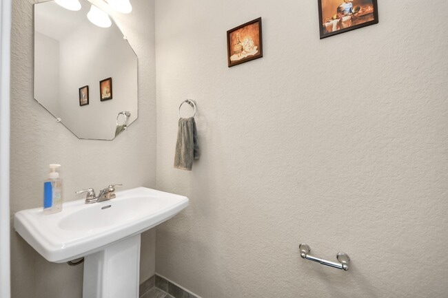 Building Photo - 29482 Westhope Dr