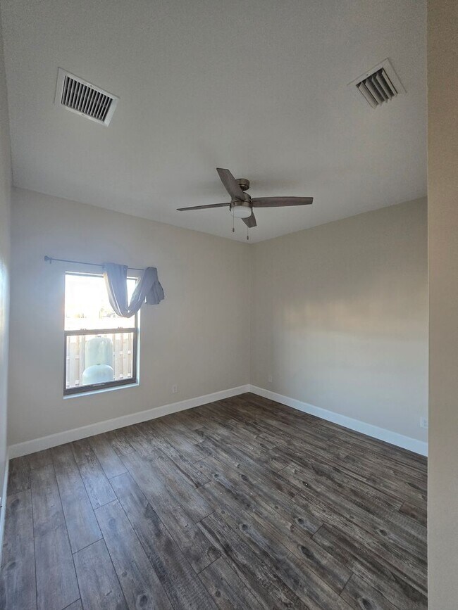 Building Photo - 1504 NW 36th Pl