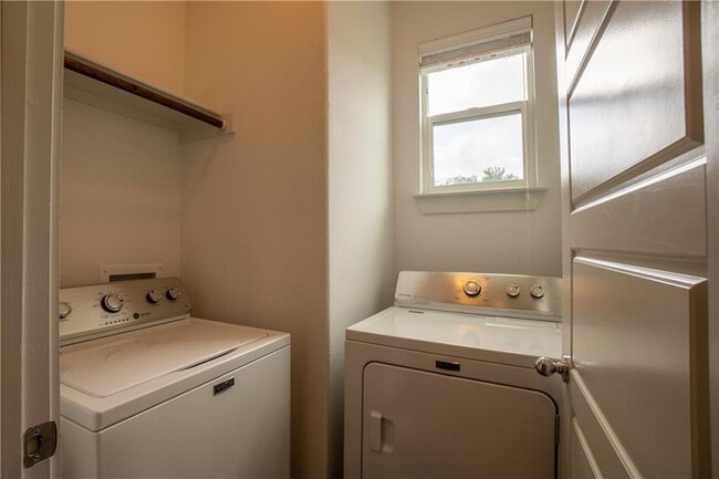 Building Photo - 2312 Montague St