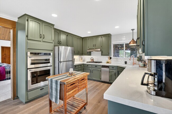Building Photo - 26633 Thunderbird Dr