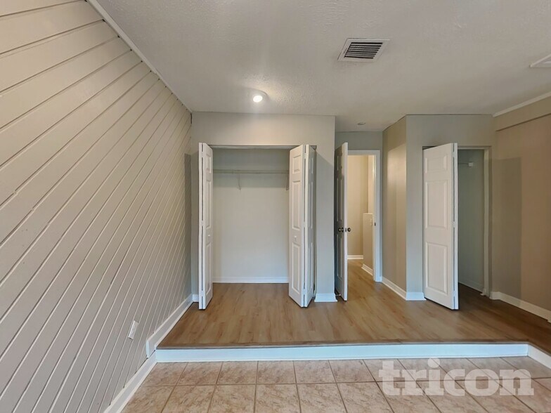 Building Photo - 615 5th Ave N