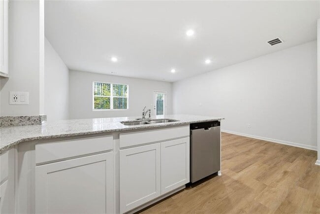 Building Photo - 5961 Skylar Dr