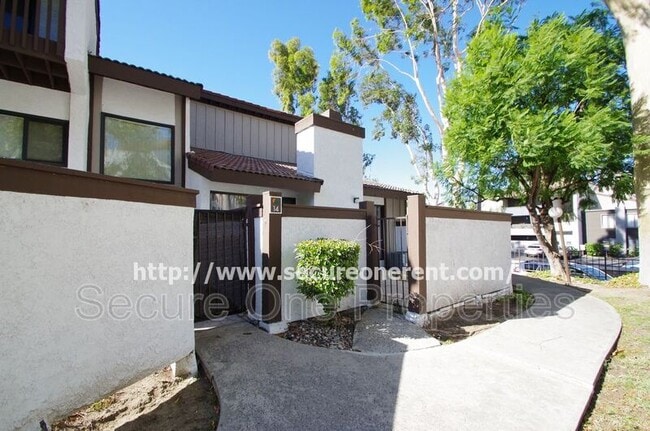 Building Photo - 6255 Canoga Ave