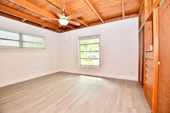 Building Photo - 505 Coconut Ave E