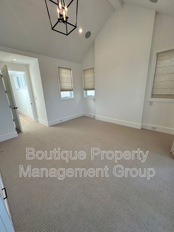 Building Photo - 514 Avocado Ave