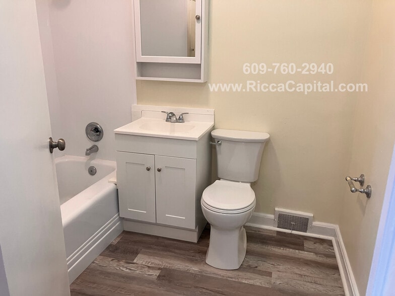 Building Photo - 308 13th St