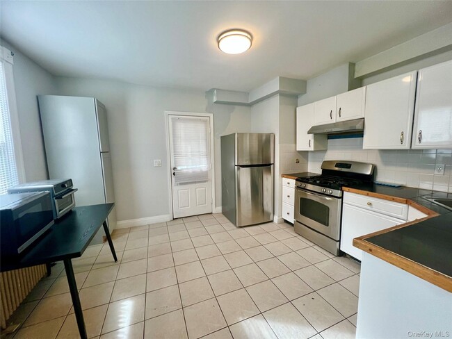 Building Photo - 11 Liberty St