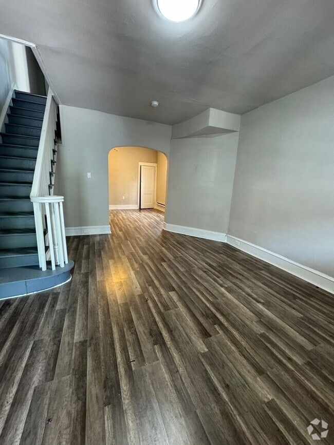 Building Photo - Spacious 3-Bedroom Home in Elmwood Park — ...