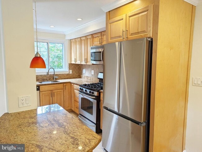 Building Photo - 1602 Ripon Pl