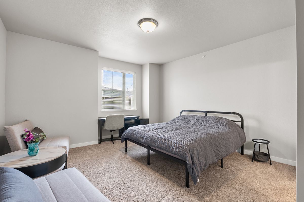 Building Photo - 350 High Point Dr