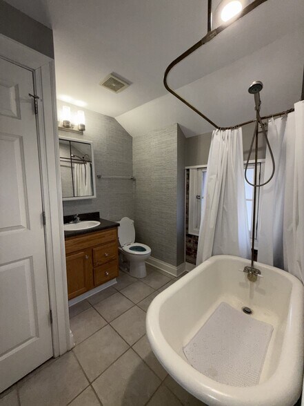 Building Photo - 2034 N Delaware St