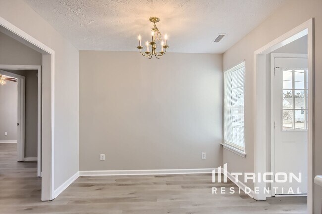 Building Photo - 928 Pin Oak Dr