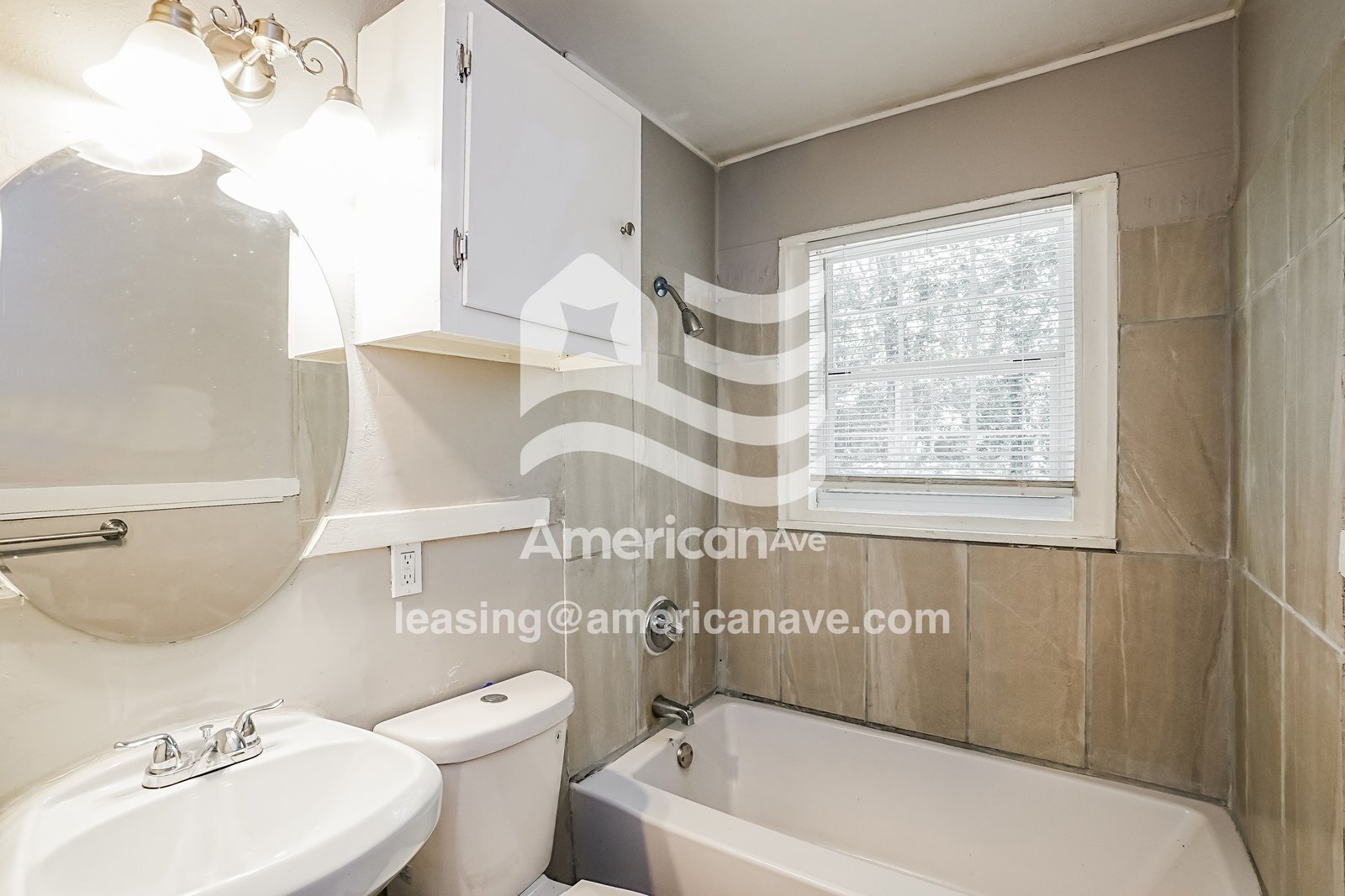 Building Photo - 2952 Woodside Dr