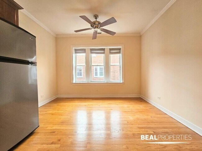 Building Photo - 1 bedroom in CHICAGO IL 60657
