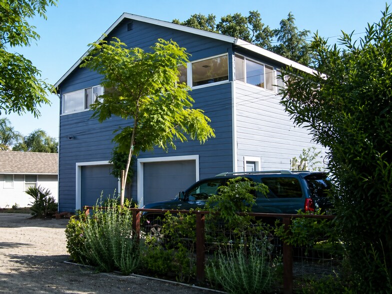 Building Photo - 829 Hunt Ave