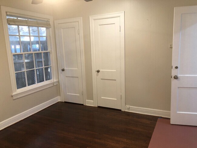 Building Photo - 3213 Hampton Rd