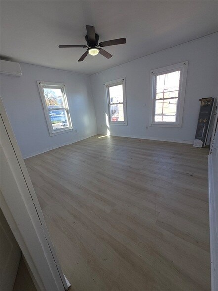 Building Photo - 850 County St