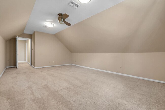 Building Photo - 848 Eagle View Dr
