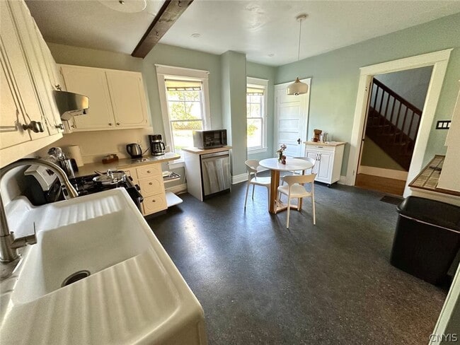 Building Photo - 608 Ackerman Ave