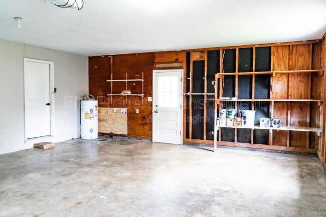 Building Photo - 4200 Crestfield Rd