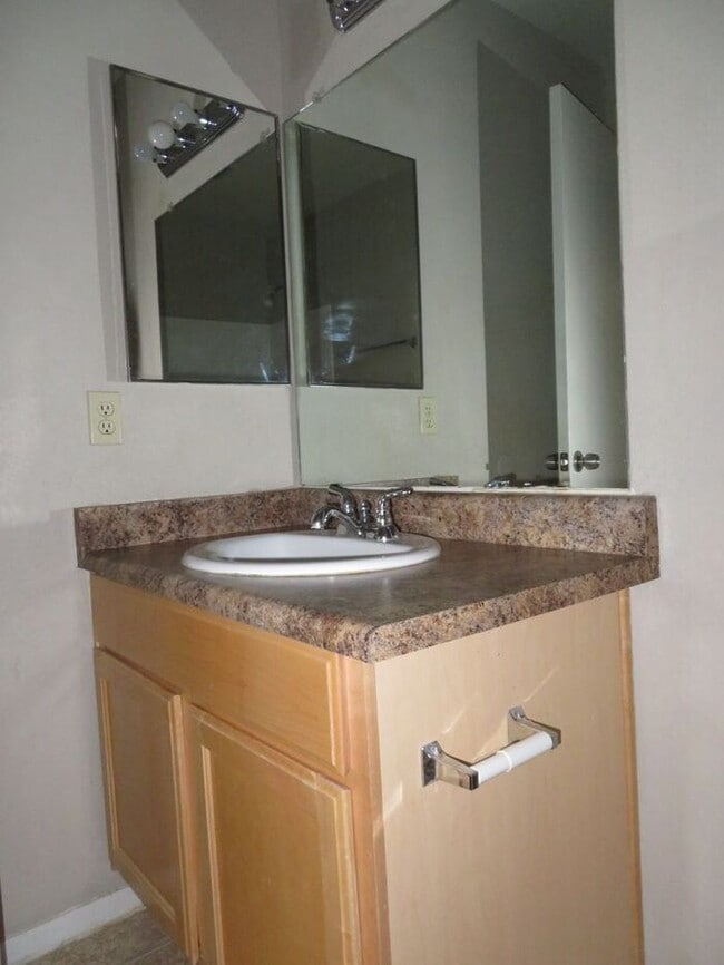Building Photo - 1- Bedroom 1 Bath in Shadow Bend