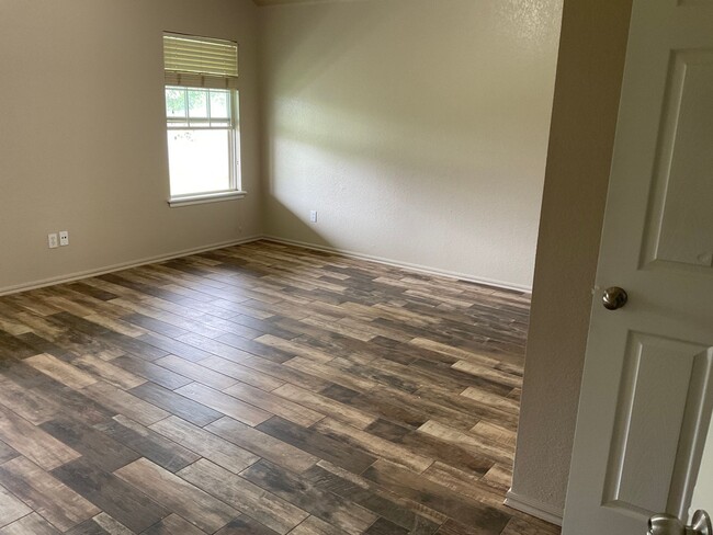 Building Photo - 2321 Berry Ln