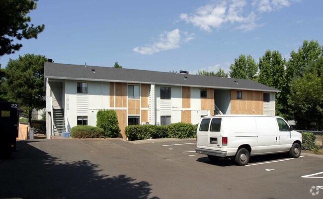 Primary Photo - 12080-12155 SW Spur Ct