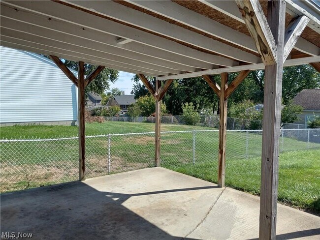 Building Photo - 567 Stetler Ave