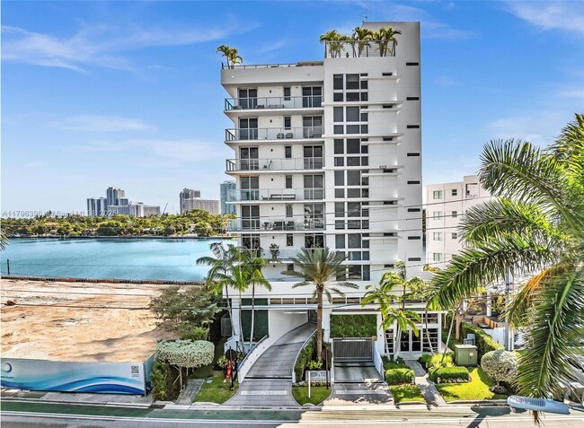 Building Photo - 9901 E Bay Harbor Dr