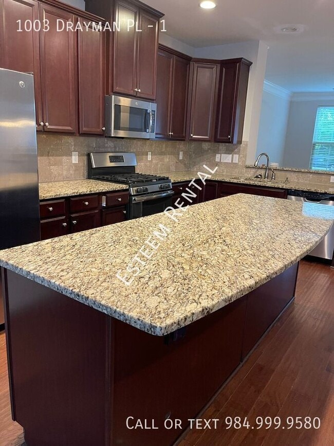 Building Photo - 1003 Drayman Pl