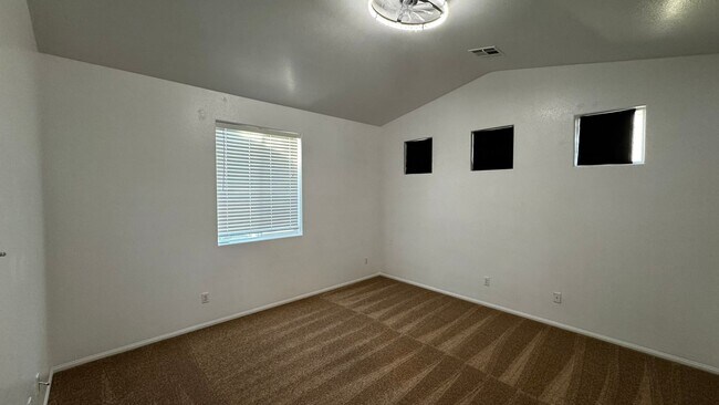 Building Photo - NW 3 BDRM Plus Loft