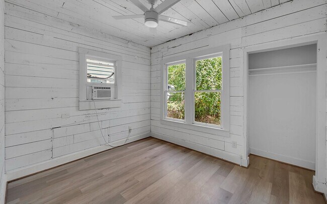 Building Photo - 909 N 10th St