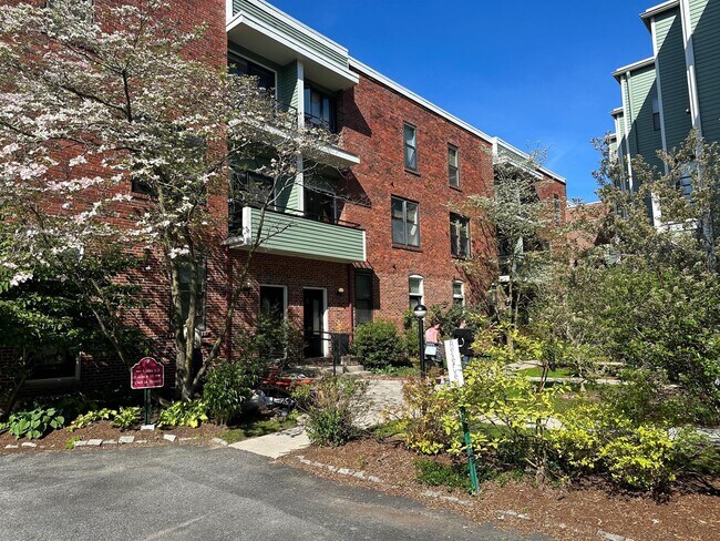 Building Photo - 1 Richdale Ave
