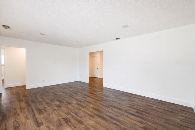 Building Photo - 8840 San Vicente Ave