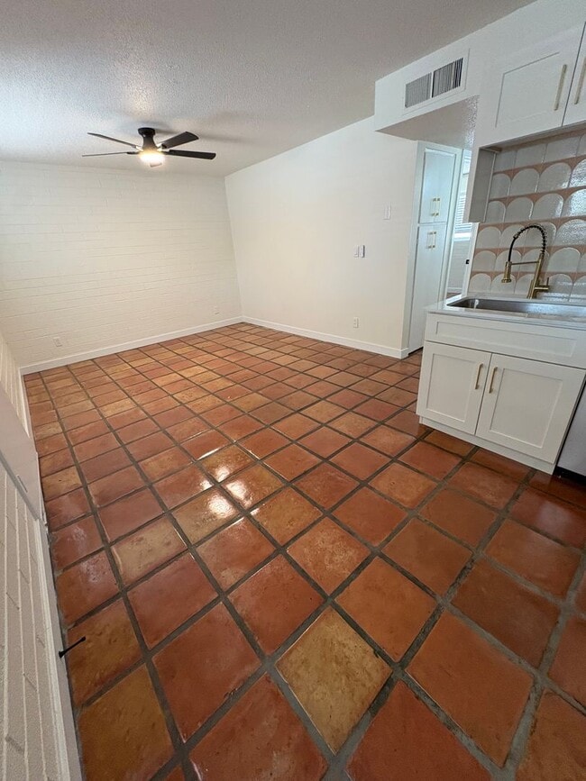 Building Photo - 817 S Melody Ln