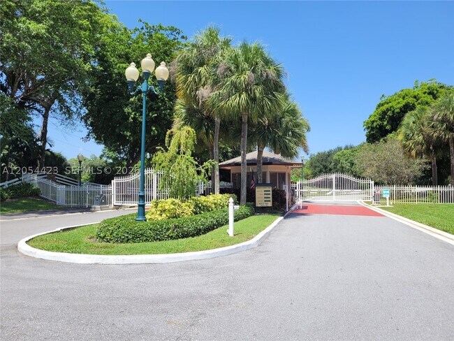 Building Photo - 7523 Greenlake Dr