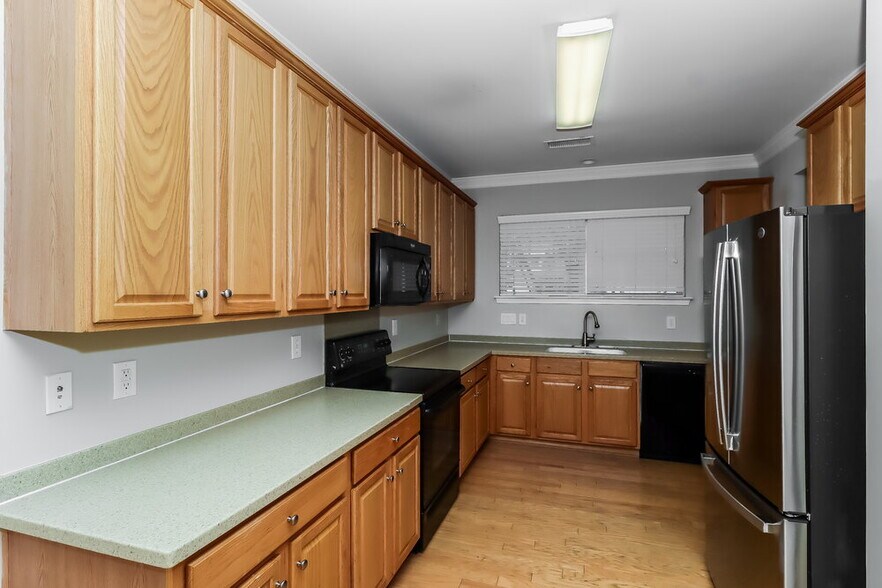 Building Photo - 6110 Colonial Garden Dr