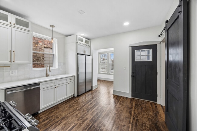 Building Photo - 1910 S Harvey Ave