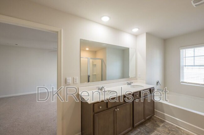 Building Photo - 261 Barnwood Ln