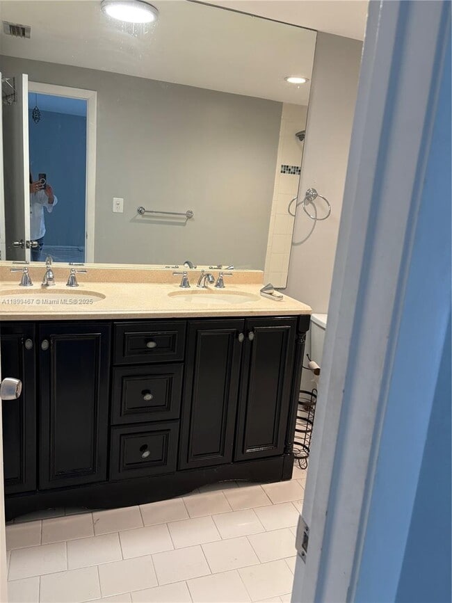 Building Photo - 16531 NE 35th Ave