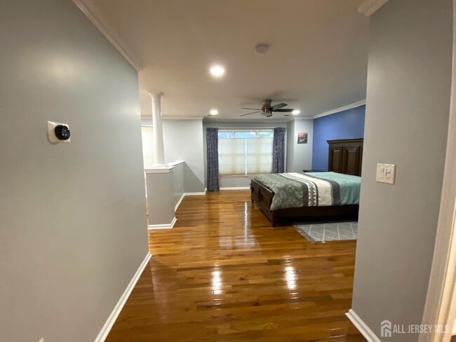 Building Photo - 2 Hampshire Pl