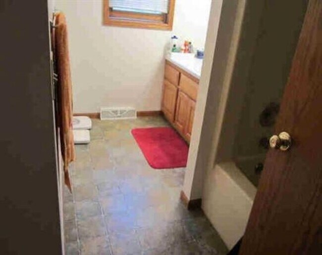 Building Photo - Punzel Apple