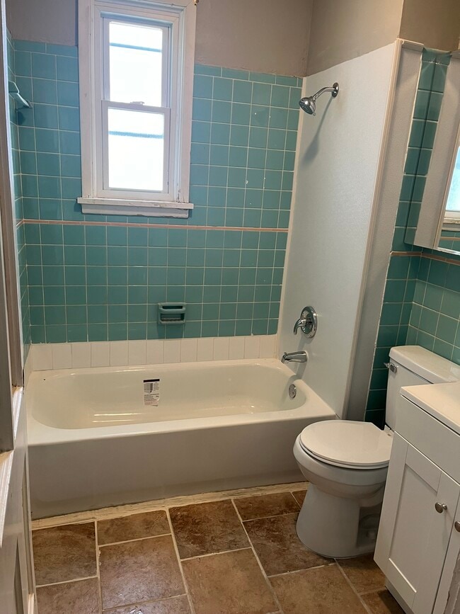 Building Photo - 200 E Main St