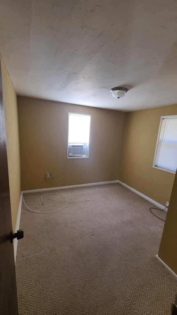 Building Photo - Adorable 2/1 move in ready!