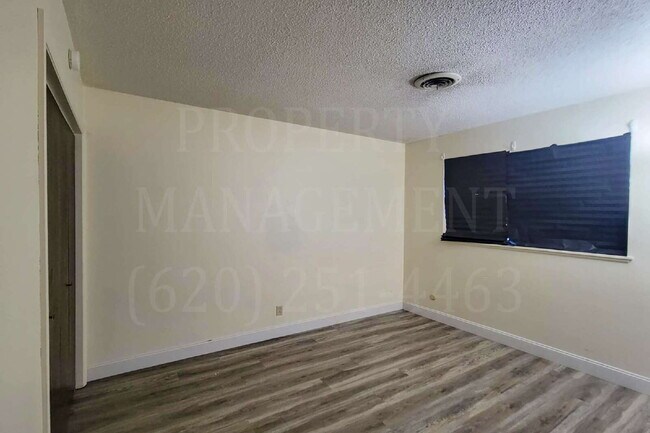 Building Photo - 2 Bedroom 1 Bath Coffeyville Apartment.